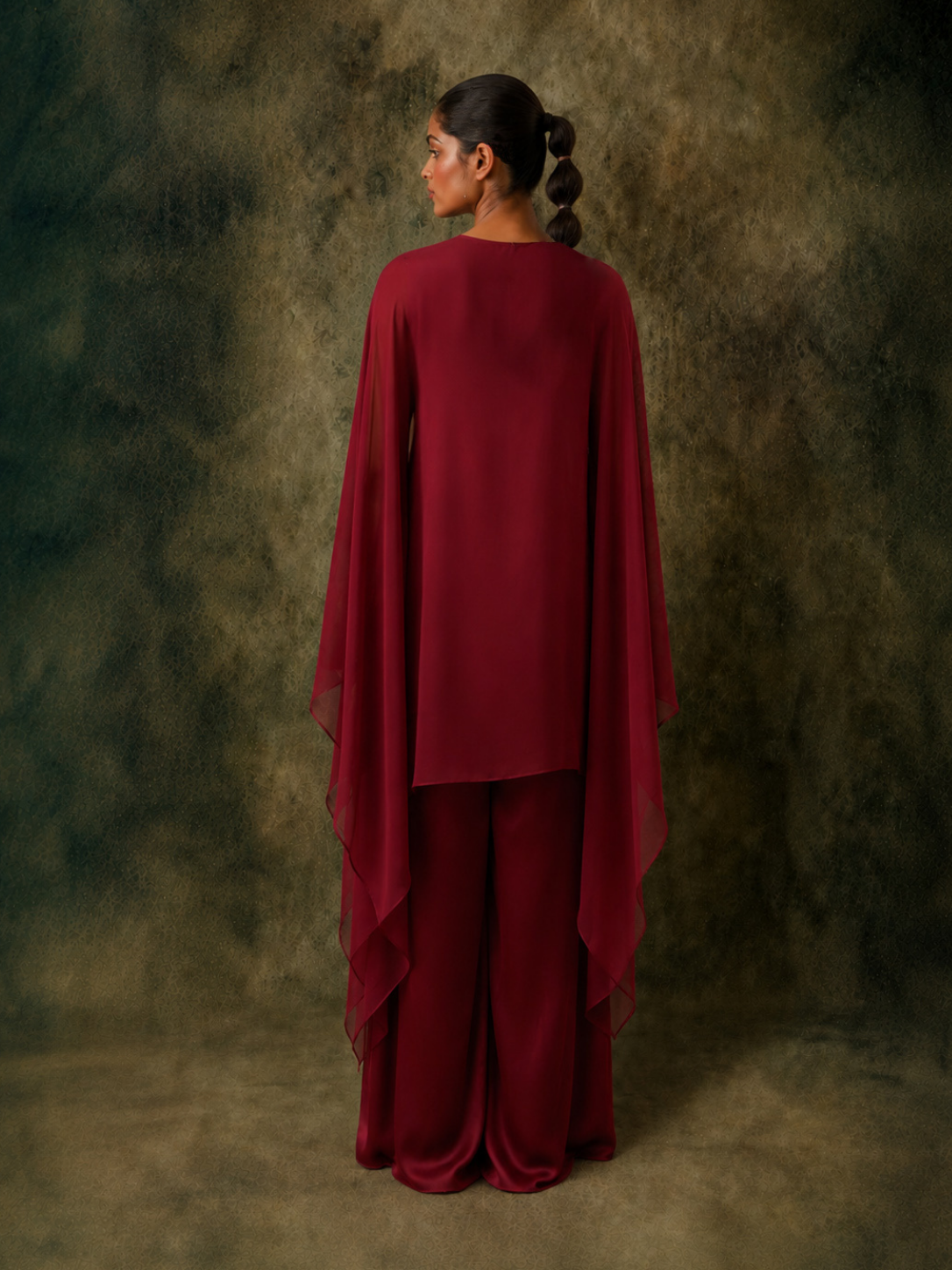 The Murmur Cape Set